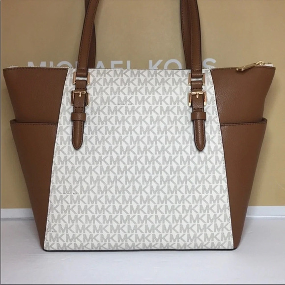 Michael Kors Charlotte LG TZ Tote
Vanilla Leather - Picture 6 of 9